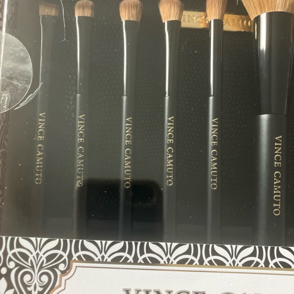 Vince Camuto Luxury Beauty Collection 8 Brush Set with Cosmetic Bag - Picture 3 of 10
